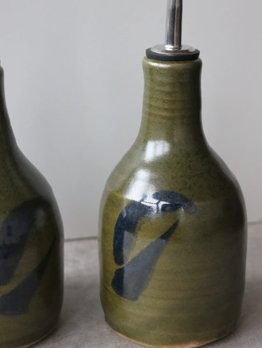 Oil Pourer in Moss and Oxide Brushwork by Hannah Burgess